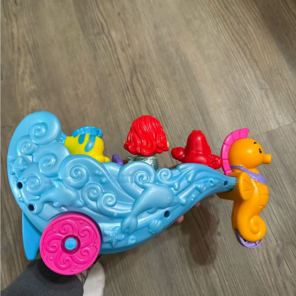 Little People Disney Princess Ariel's Seahorse Carriage Lights Up With Music